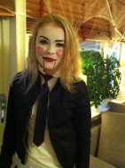 Moa Pettersson (som Billy The Puppet från The Saw)